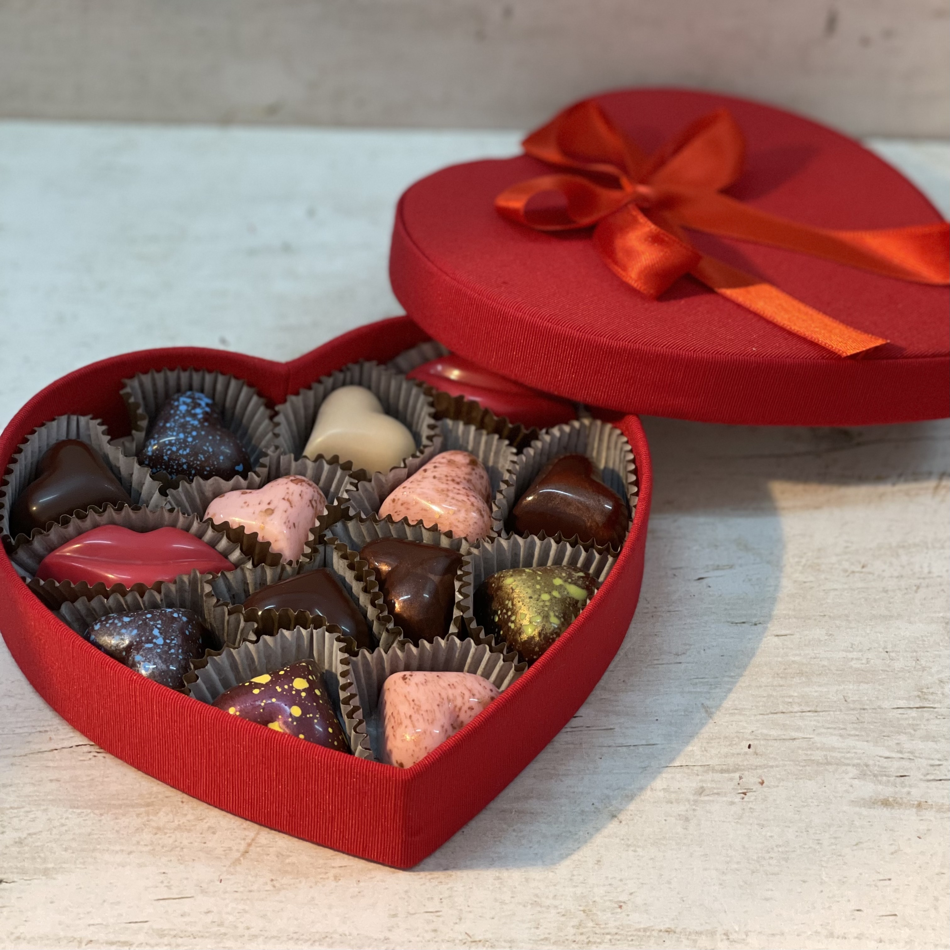 Caja Con Chocolates con Corazoncitos / Chocolates Theo